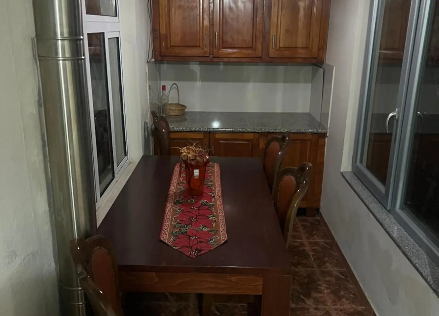 Lux Apartment تيرانا