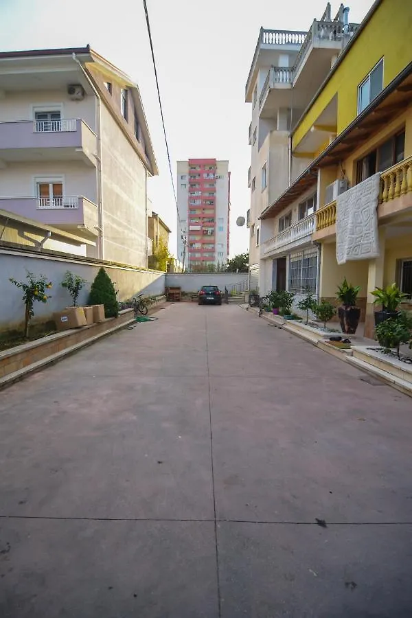 Lux Apartment تيرانا ألبانيا